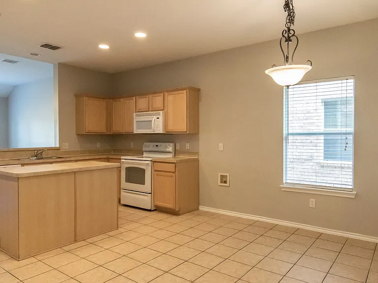 8512 Prairie Wind Trl — Photo 10