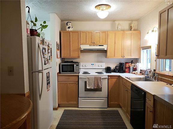 3rd image of 2401 E Saint Andrews Dr N