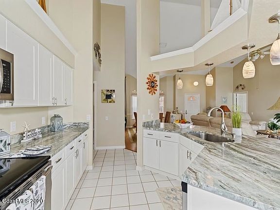 3rd image of 202 Seaview St