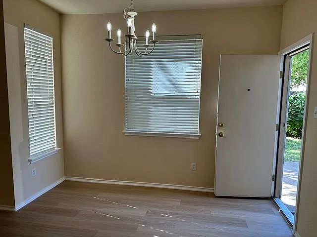 3 bed, 2.5 bath, 1470 sqft, $1,750 — Photo 2