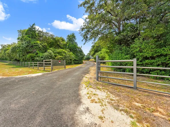 206 22 Hills Rd, Gause, TX 77857