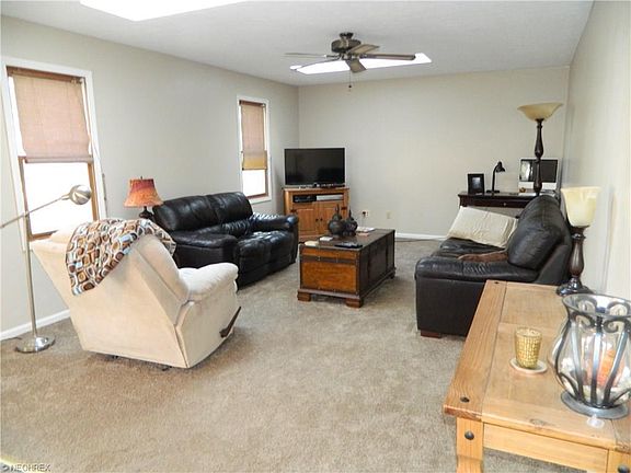 2nd image of 1321 Vantage Way