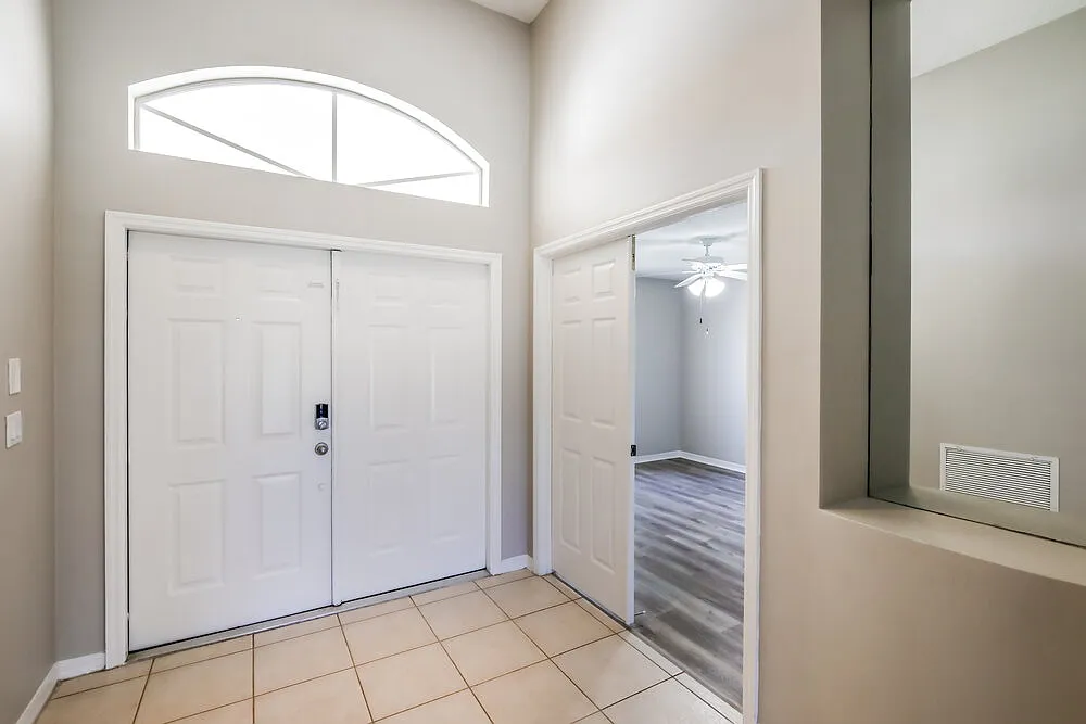 3 bed, 2.0 bath, 2023 sqft, $2,985 — Photo 3