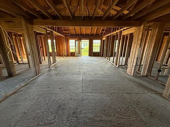 5th image of 204 Floral St