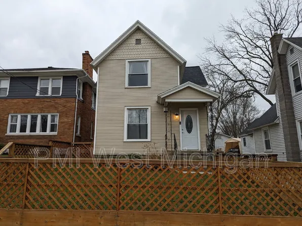 144 Page St NE, Grand Rapids, MI 49505
