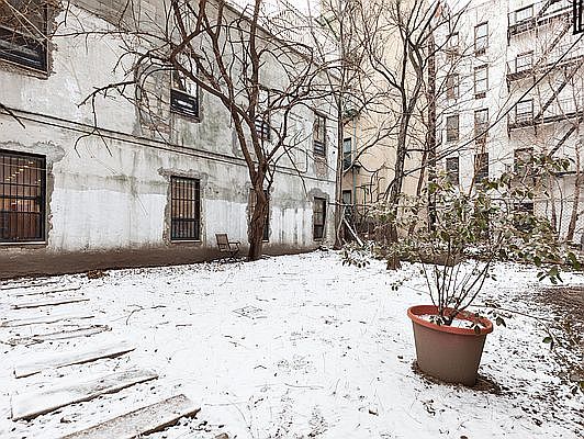 4th image of 164 W 128th St #C1
