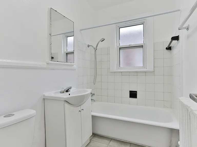 1570 Bathurst St — Photo 10