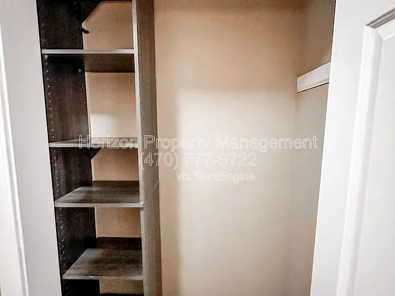 233 Goshen Ln — Photo 14