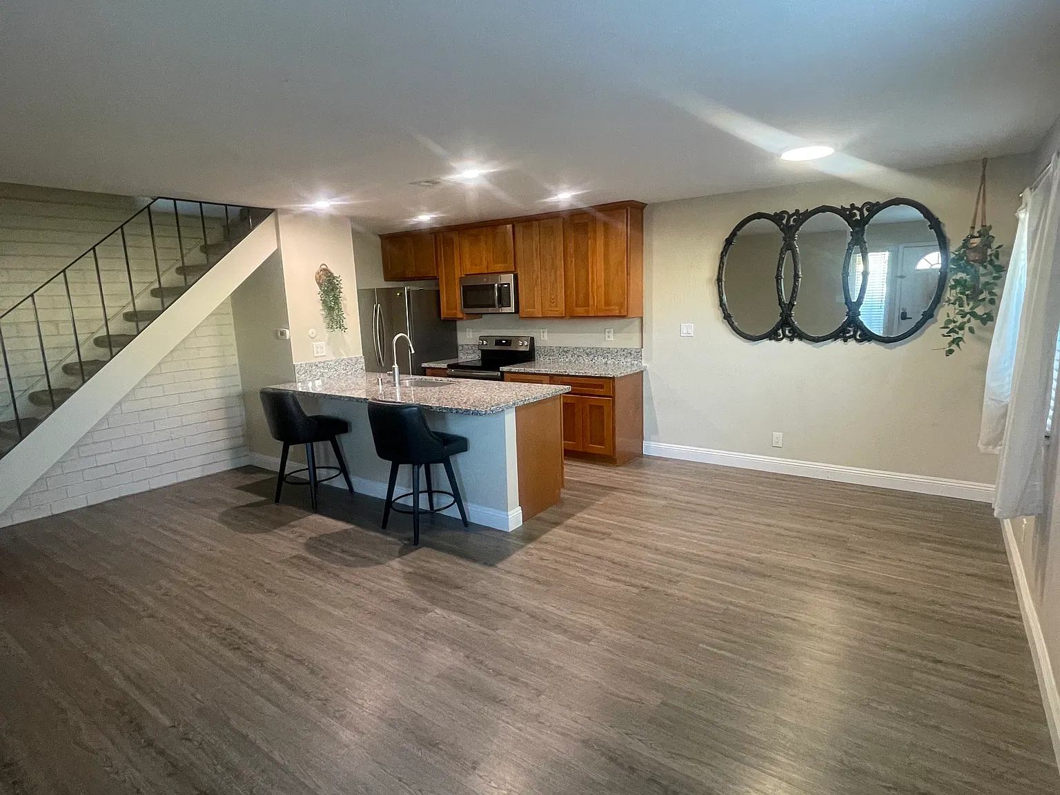2 bed, 840 sqft, $1,800 — Photo 1