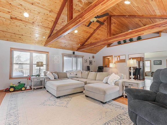 2nd image of 1951 Ashford Dr