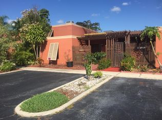 10207 Greenhouse Rd, Pembroke Pines, FL 33026