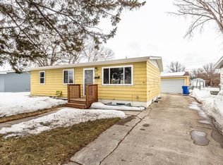 909 32nd St N, Fargo, ND 58102