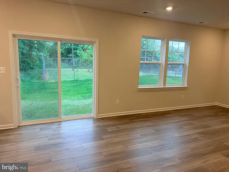 19 Forest Grove Ave — Photo 31