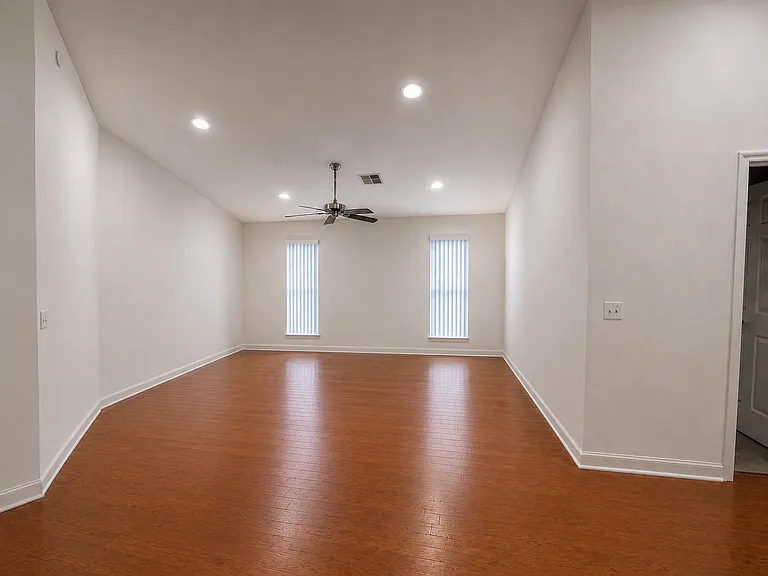 230 Hill Ct — Photo 9