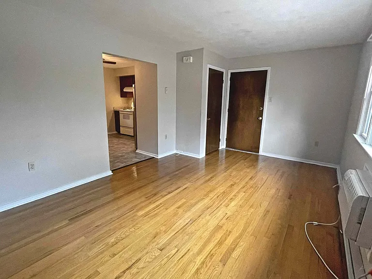 5 Commercial Dr — Photo 3
