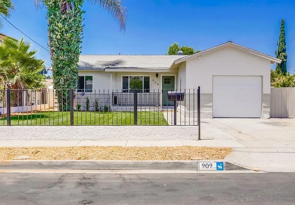 1st image of 909 Goldenrod St