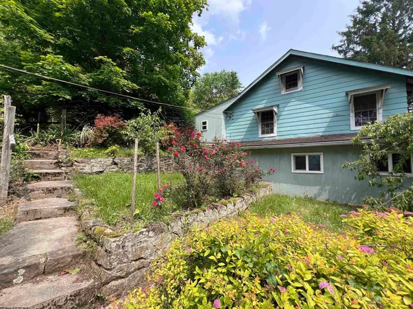 48 Booth Rd, Morgantown, WV 26501