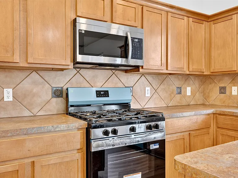 19246 Hopeview Ct — Photo 16