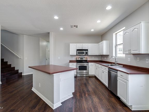 4th image of 1831 E Parkside Ln