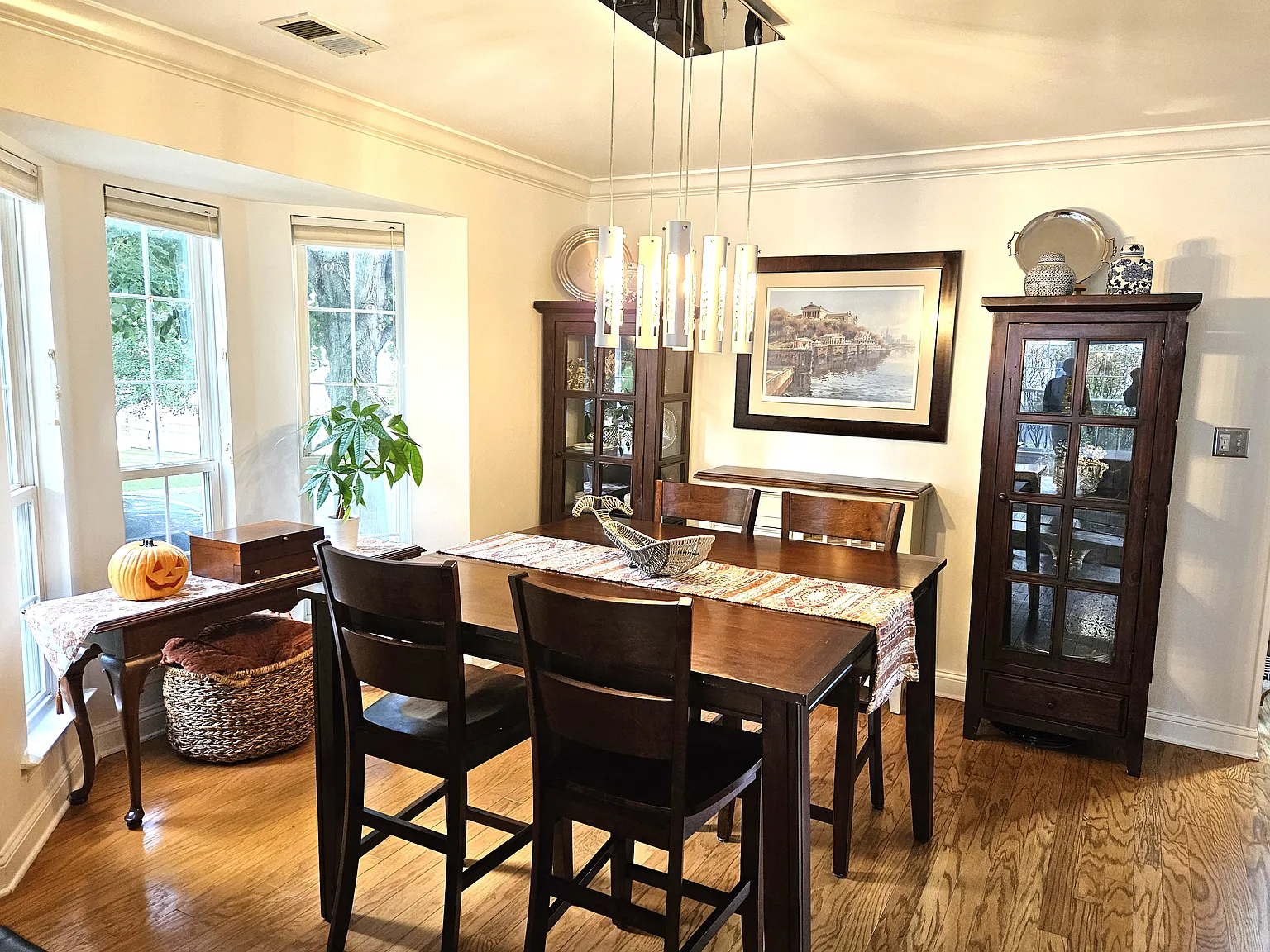 3 bed, 2.5 bath, 1964 sqft, $3,700 — Photo 3