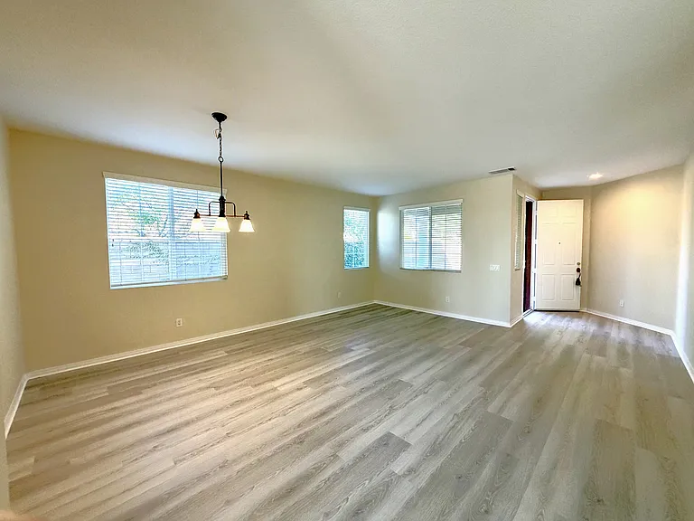 40220 Emily Pl — Photo 8
