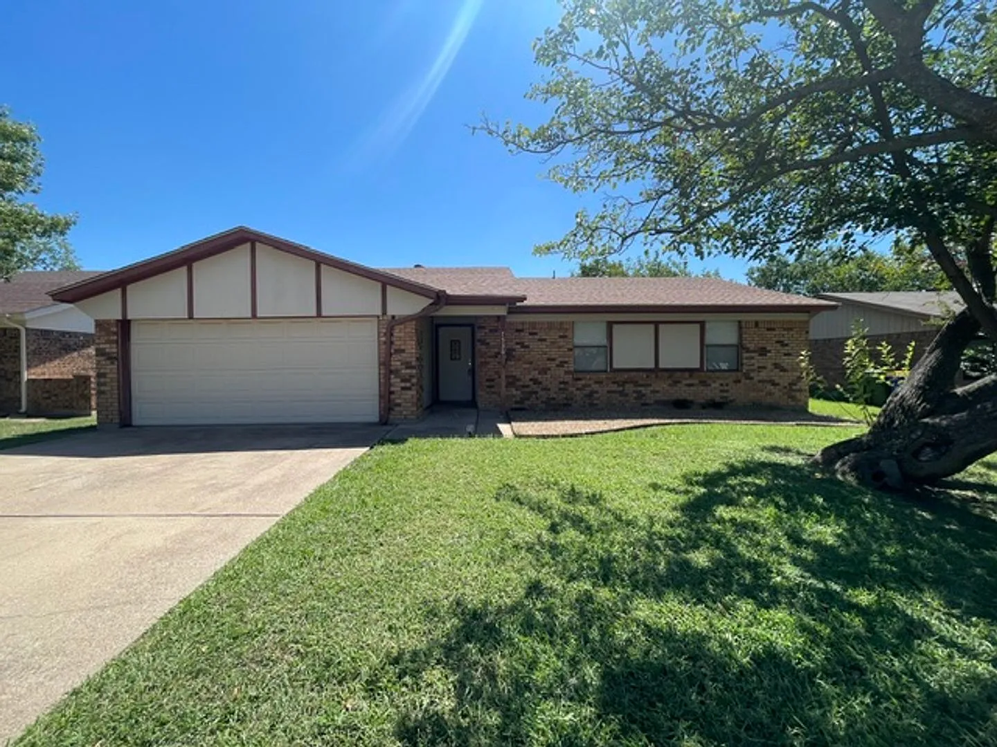 7536 Meadowlark Lane N, Watauga, Texas 76148 — Photo 2
