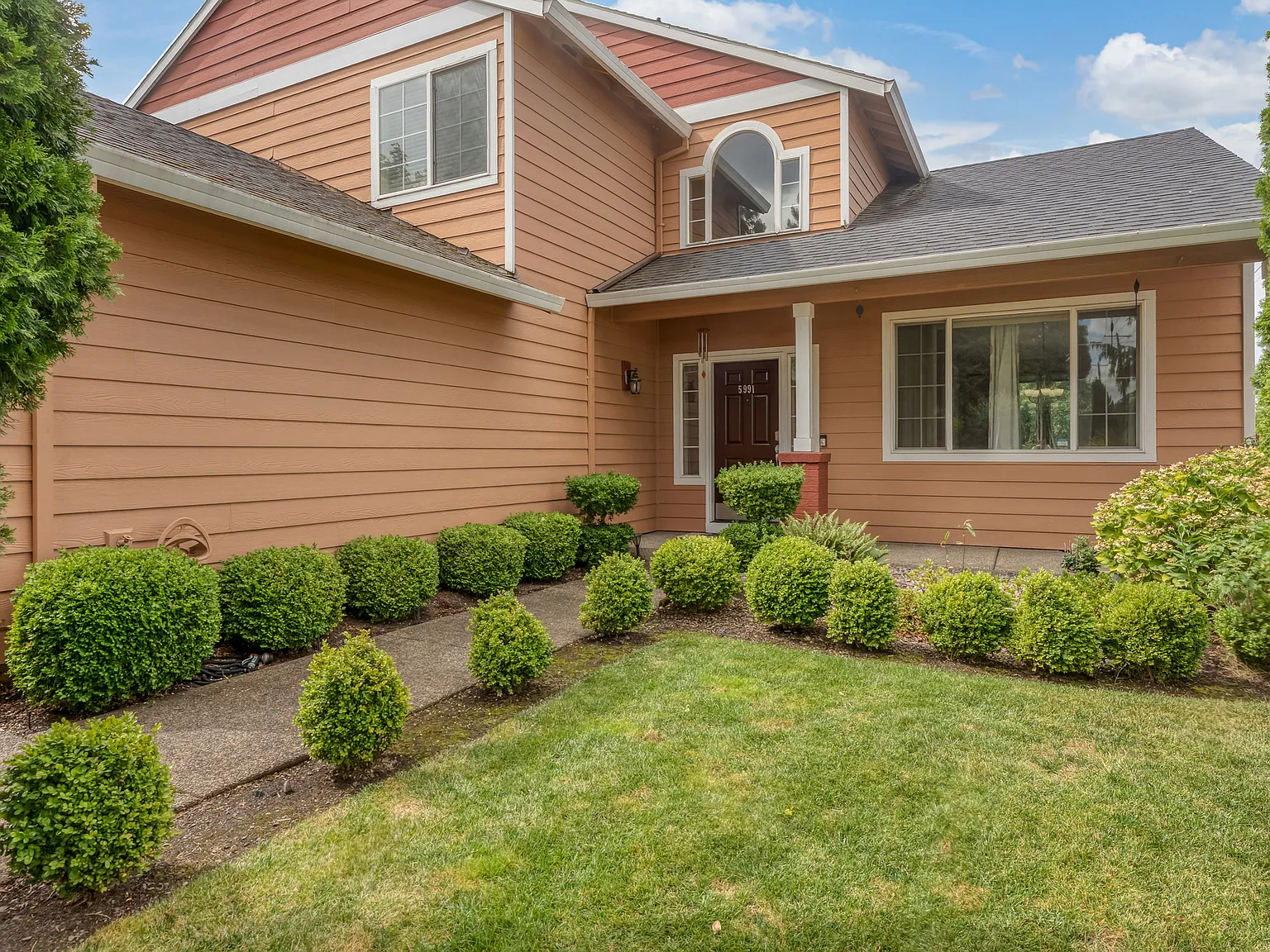 4 bed, 2.5 bath, 2205 sqft, $3,300 — Photo 2