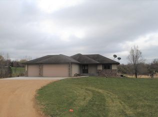 653 Badlands Rd, Hudson, WI 54016