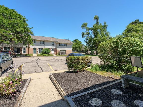 3rd image of 3451 Kenbrooke Ct