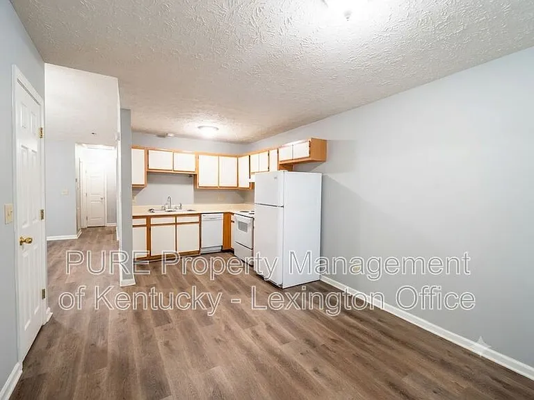 1034 Marshall Park Dr — Photo 8