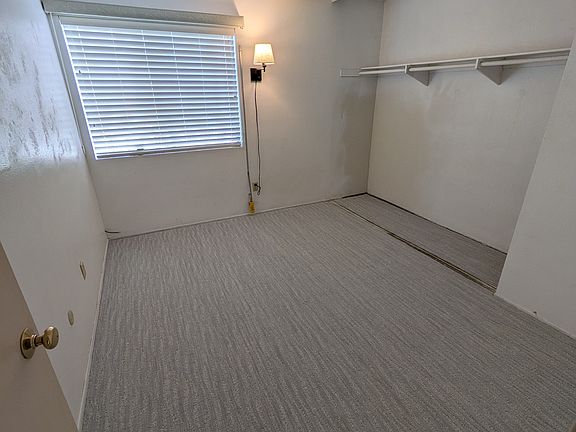4th image of 6337 Division St