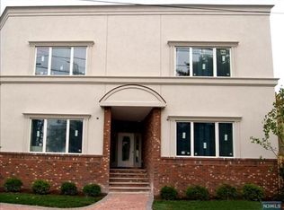 195 N Washington Ave, Bergenfield, NJ 07621