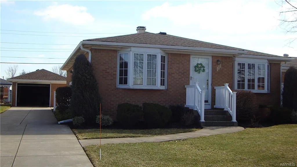 130 Nagel Dr photo 1