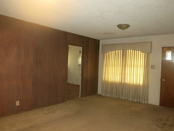 5th image of 1306 Bristol Dr