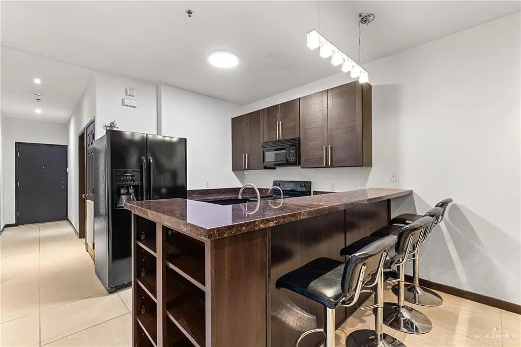 3 bed, 2.0 bath, 1234 sqft, $2,600 — Photo 4