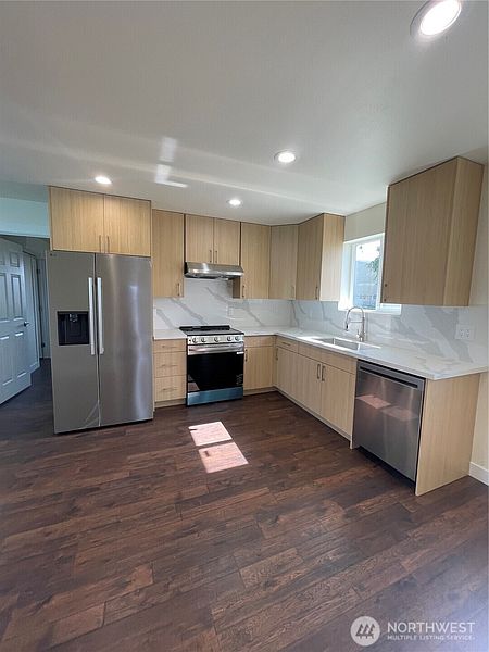 4th image of 205 7th Street