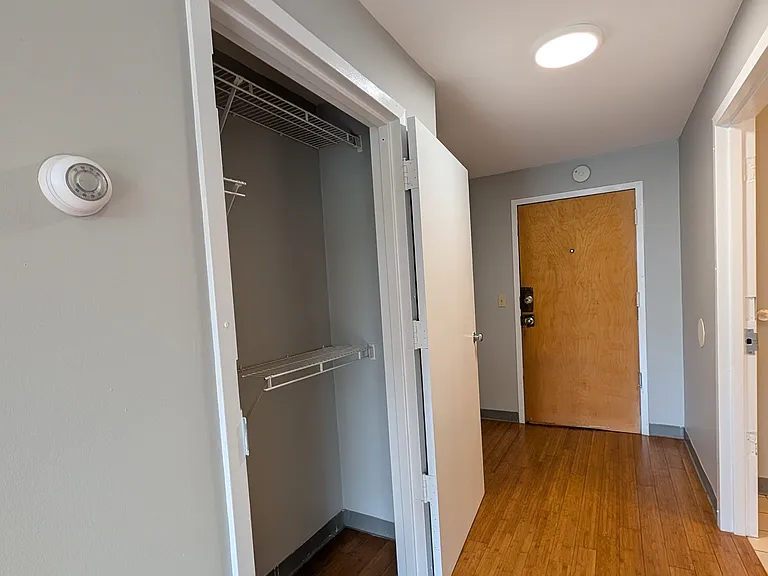 Bulldog Apartments — Photo 11