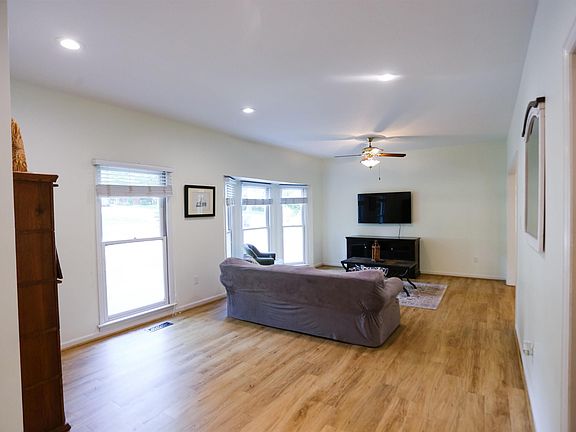 5th image of 871 Alford Ave