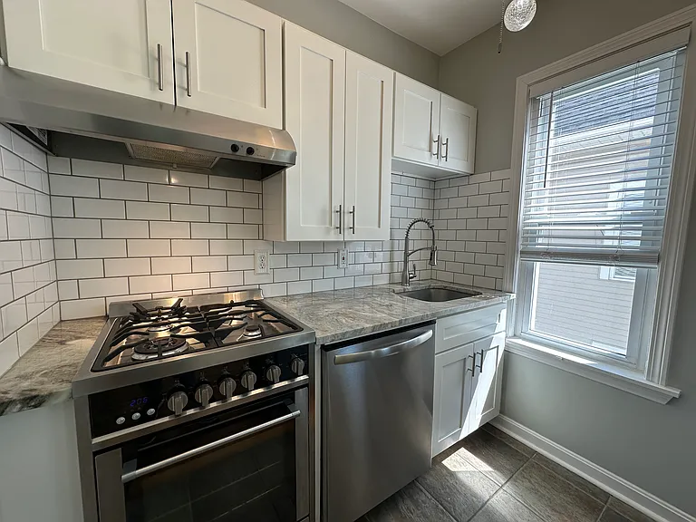 904 York Ave #1 — Photo 4