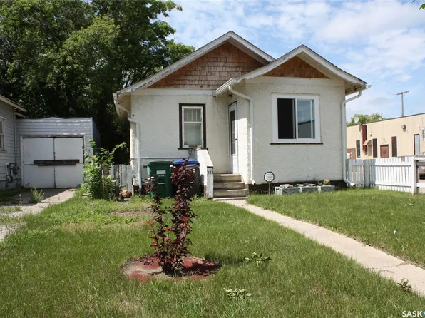111 L Avenue S, Saskatoon, SK S7M 2G9