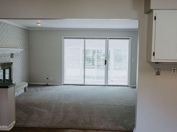 3rd image of 388 Kingwood Dr