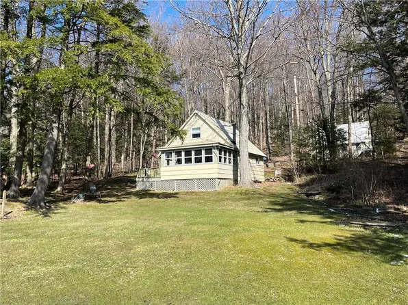 8073 Cline Shrs, Wolcott, NY 14590