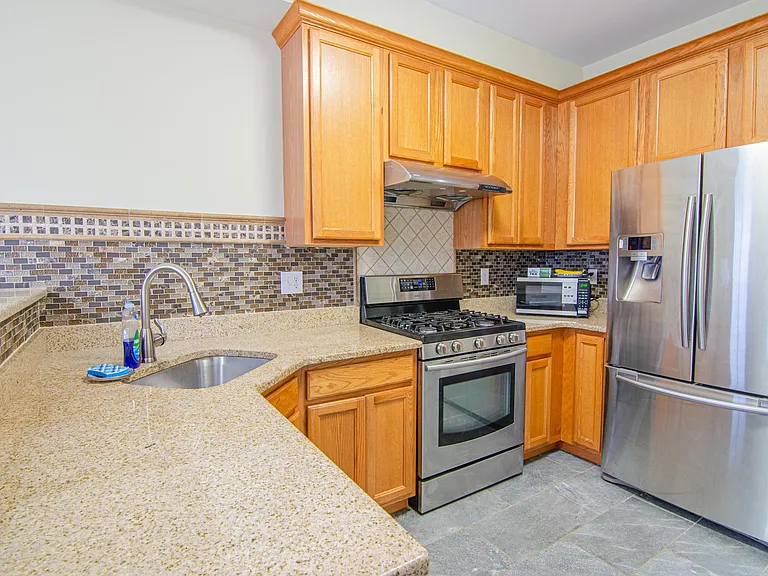 3027 King Ct — Photo 2
