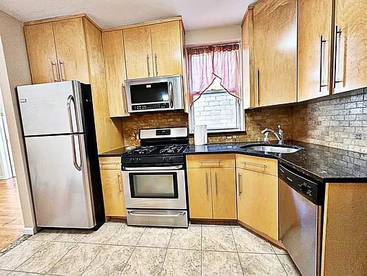 Rented by Brooklyn Property Group LLC | media 10