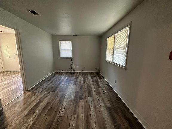 3rd image of 8408 Lynn Ave