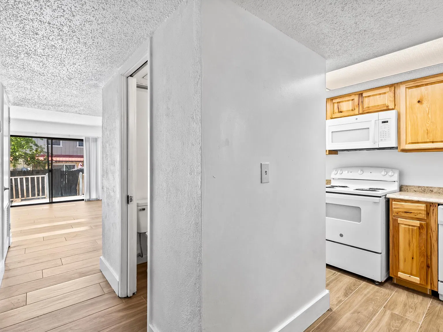 2 bed, 1.5 bath, 1072 sqft, $1,550 — Photo 1