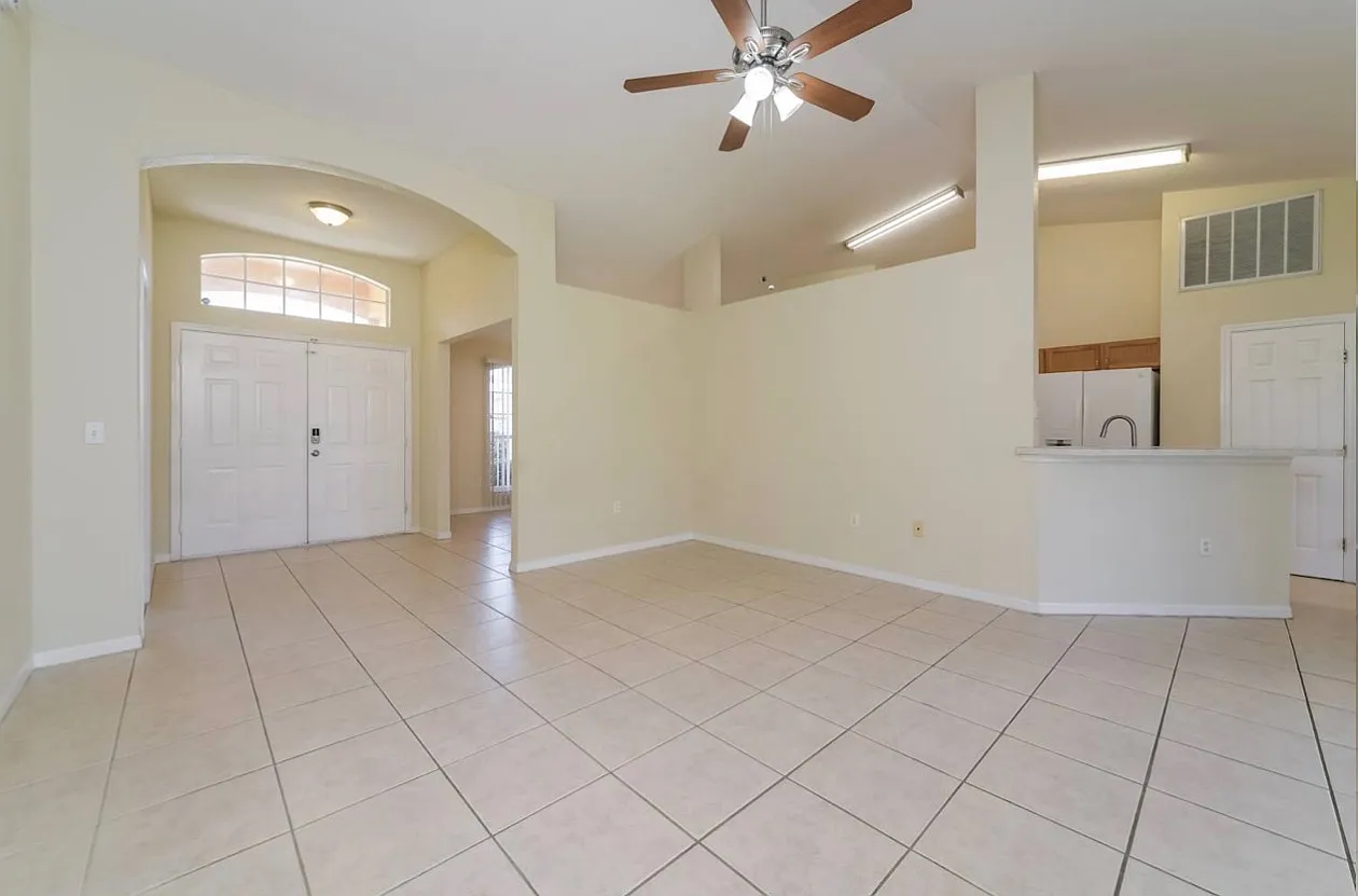 4 bed, 1884 sqft, $1,655 — Photo 3