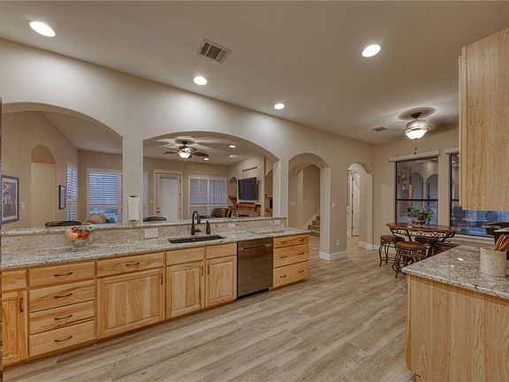 3rd image of 508 Lakeland Cir