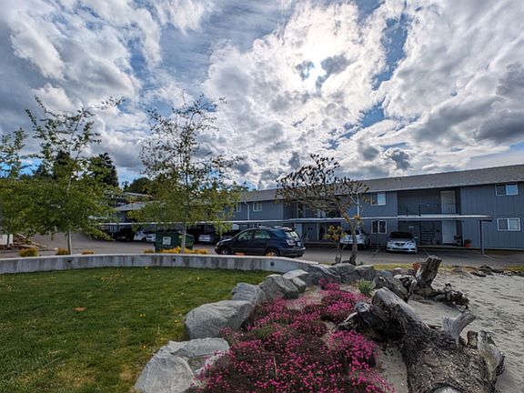 3rd image of 1029 Bay St #215D-4
