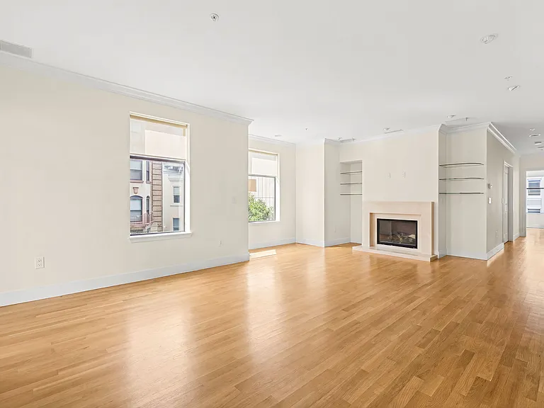 1081 Pine St #301 — Photo 3